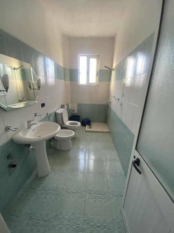 2+1,pjeserisht i mobiluar,godine private,5 maji 300 mije leke