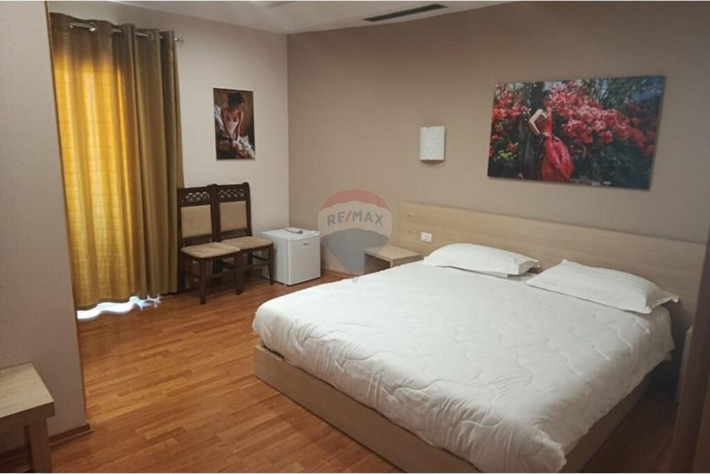 Shitet Hotel në Vaqarr, Kombinat ID: 530571004-1