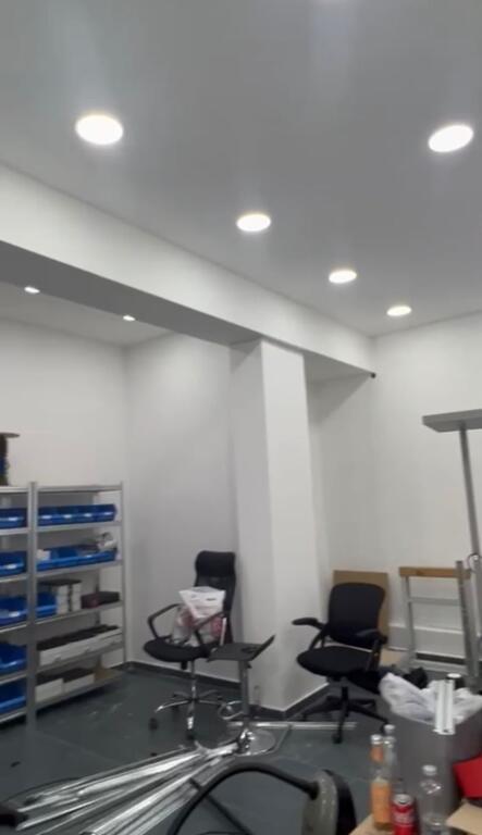 Super ambient biznesi buze rruge per qira,Ish Ekspozita