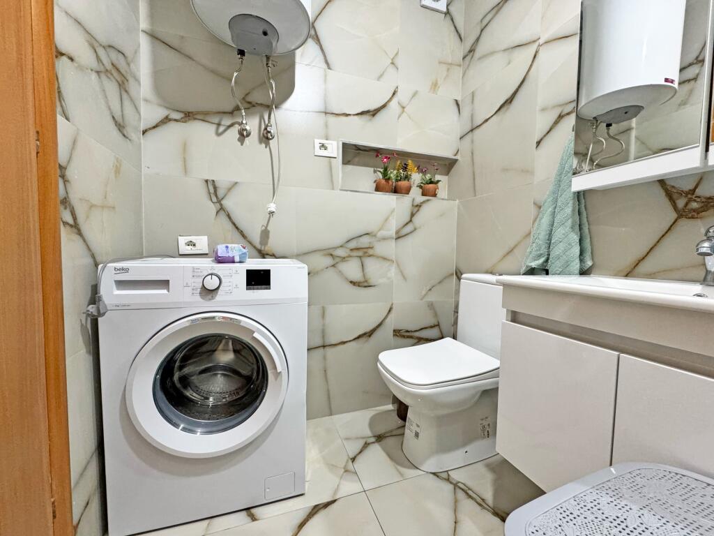 Appartamento 1+1 sulla prima linea sul mare | Shkëmbi i Kavajës, 53m²