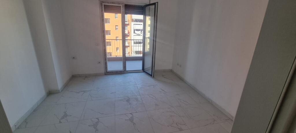 Shitet Apartament 2+1 në Qendër të Kamzës – I Sapo Përfunduar