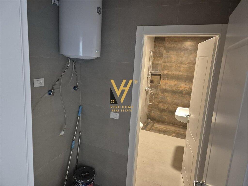 JEPET ZYRE 127 M2 ME QIRA TE KOMPLEKSI LAKE VIEW.2.200 EURO