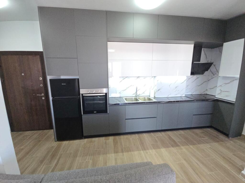 AFFITTASI SUPER APPARTAMENTO 2+1 VICINO ALLA CASERMA DEI POMPIERI DURRES
