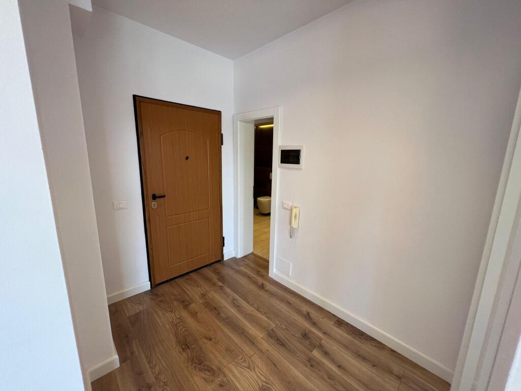 📣 VENDESI Appartamento 2+1 📍 Vicino al Complesso Delijorgji 🛣️ Via "Kavajës" 💶 Prezzo 212.000 Euro