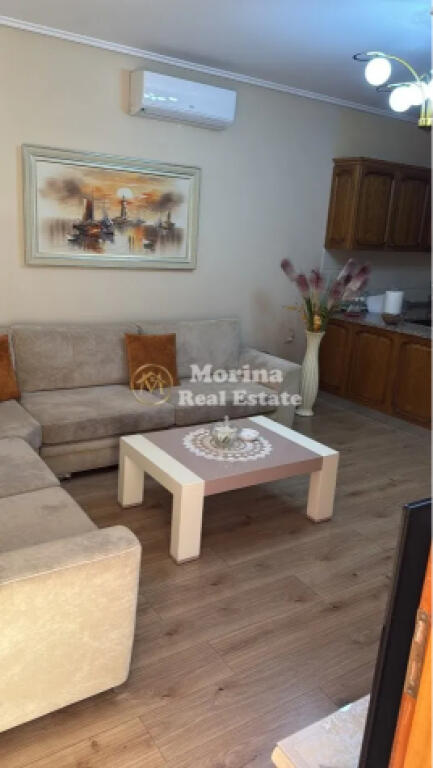 Ingresso Privato 2+1+balcone, Xhamllik, 450 euro/mese.