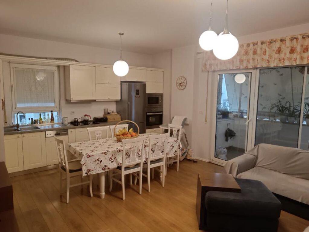 JEPET ME QERA APARTAMENT 2+1 600 EURO ALI DEMI