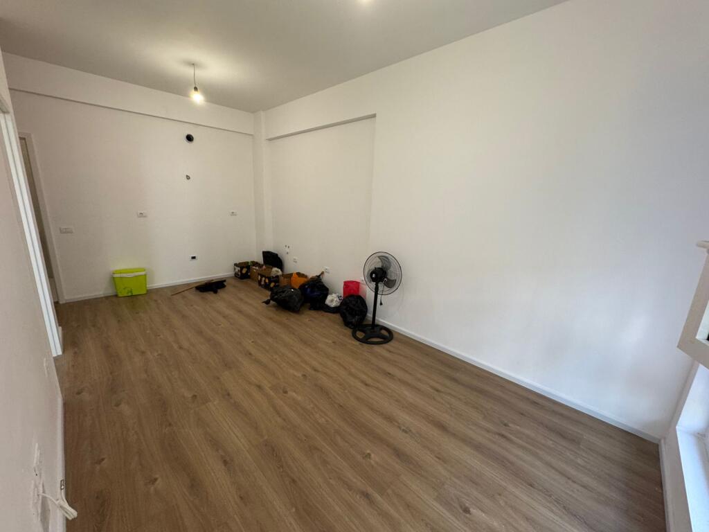 Shitet apartament 1+1 , Fresk