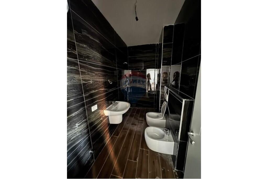 Jepet zyre me qira, Oasis Residence.