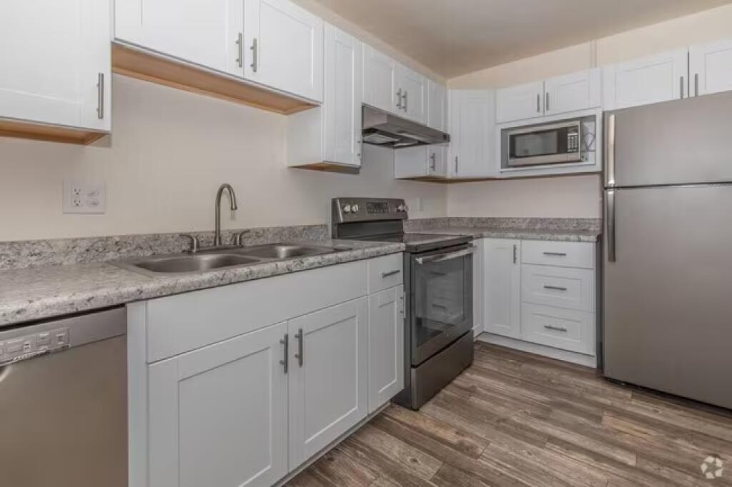Apartament Me Qera 2+1+2+Post Parkimi prane Cassa Italia (ID B2201410) Tirane