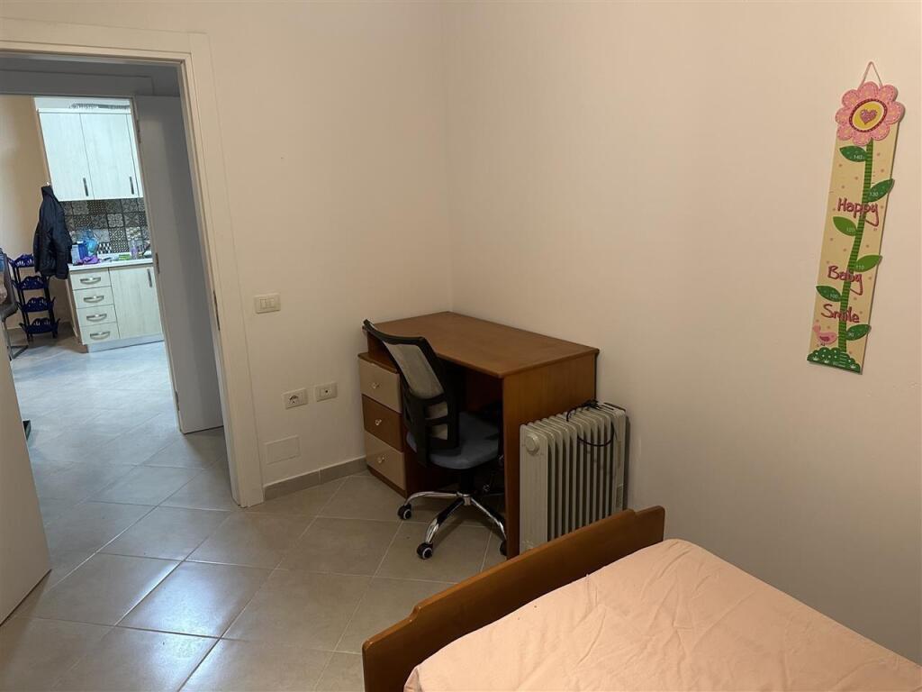 Ofrohet me qira apartament (2+1) Kodra e Diellit