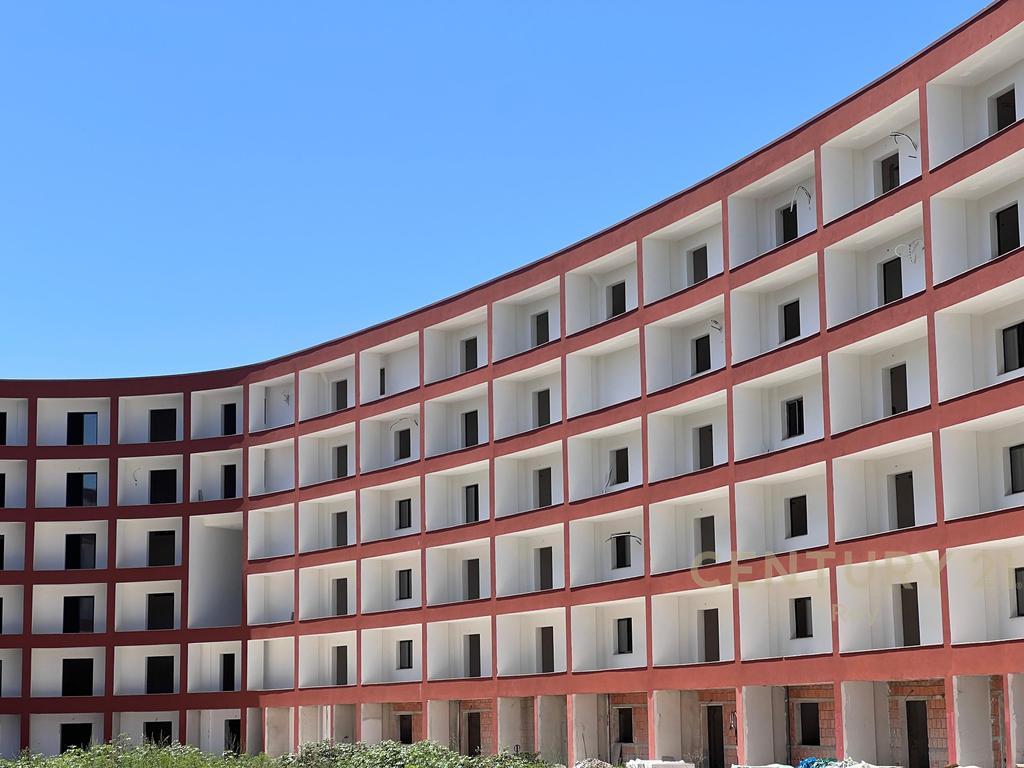 VENDESI APPARTAMENTO 1+1 CON CORTILE NELLA RESIDENZA EON, GOLEM!