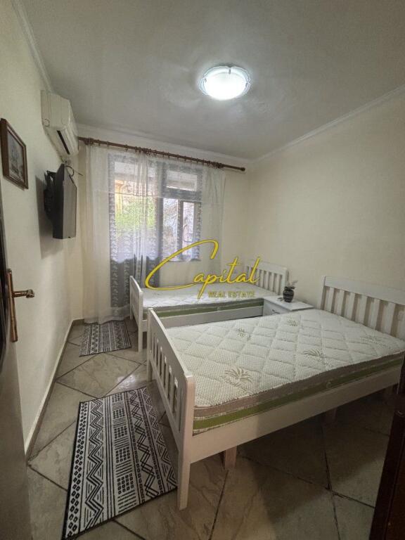 APARTAMENT ME QERA 1+1 MYSLYM SHYRI 450 EURO