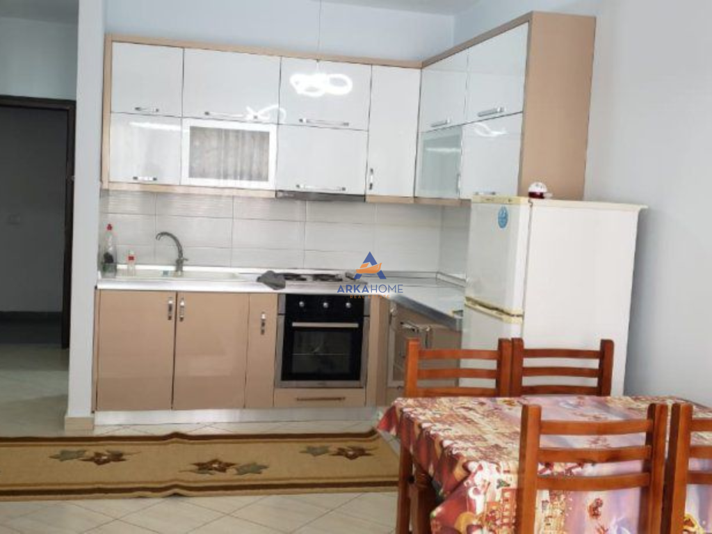 AFFITTASI APPARTAMENTO 1+1+BALCONE "UNAZA E RE" 450 EURO.