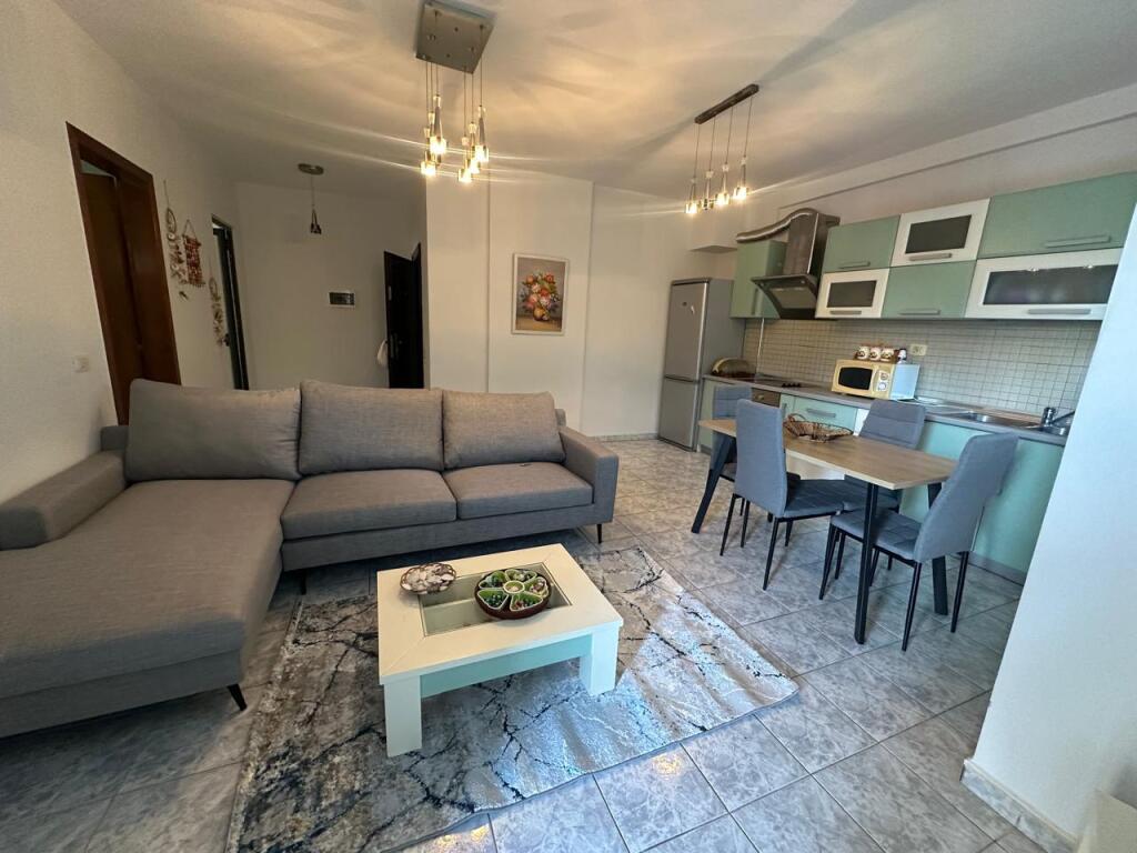 Shitet Apartament 1+1 📍Vendodhja: Pishat e Buta, Golem
