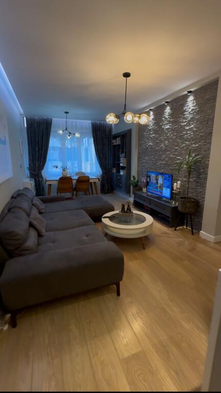 Apartament 2+1 për Shitje – Pranë Kopshtit Zoologjik/Botanik, te Pallati i Picerisë “Pavaroti”