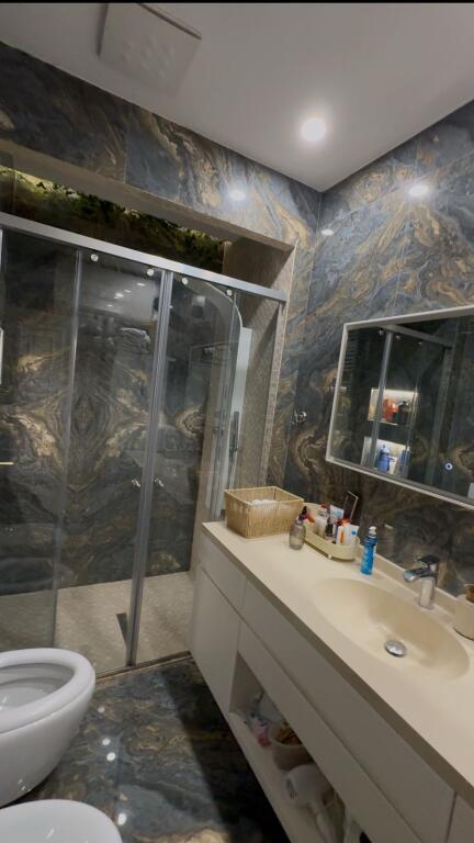 Apartament 2+1 për Shitje – Pranë Kopshtit Zoologjik/Botanik, te Pallati i Picerisë “Pavaroti”
