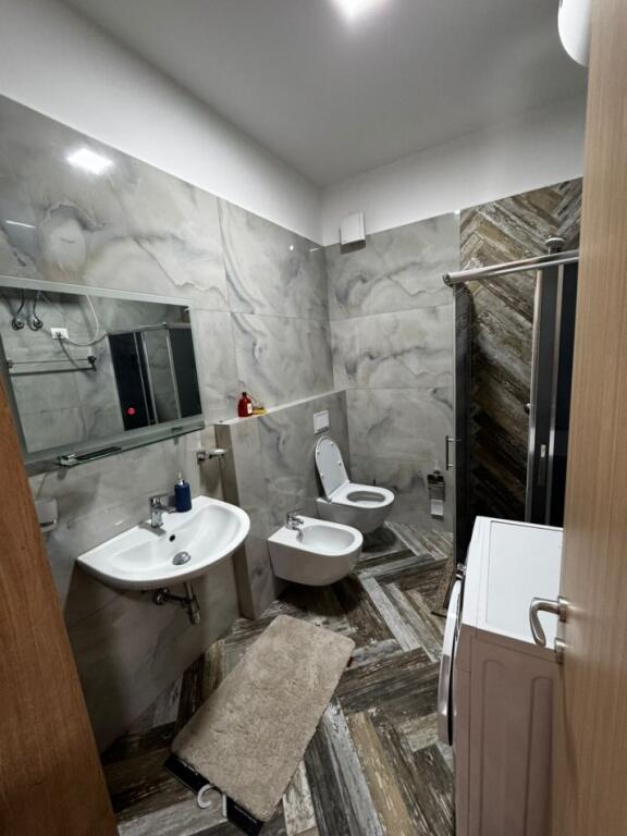 APARTAMENT ME QERA 2+1+POST PARKIM DON BOSKO 750 EURO