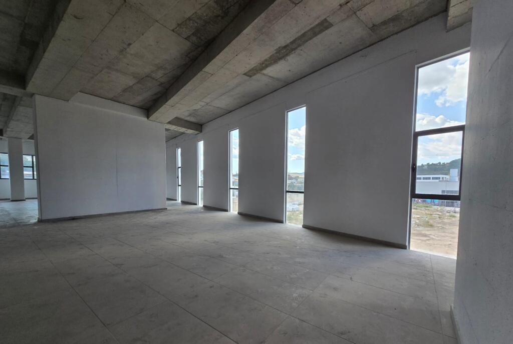 Industrial property for rent in Prush