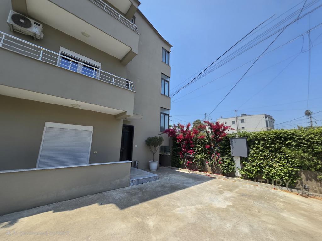 4-Storey Villa for rent in the Misto Mames area!!