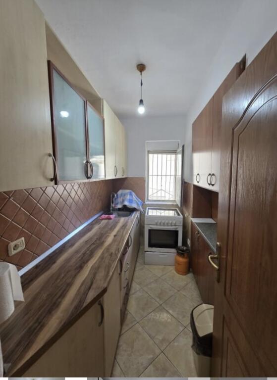 2+1, furnished near the tobacco mosque, ebasani street, 550 euro