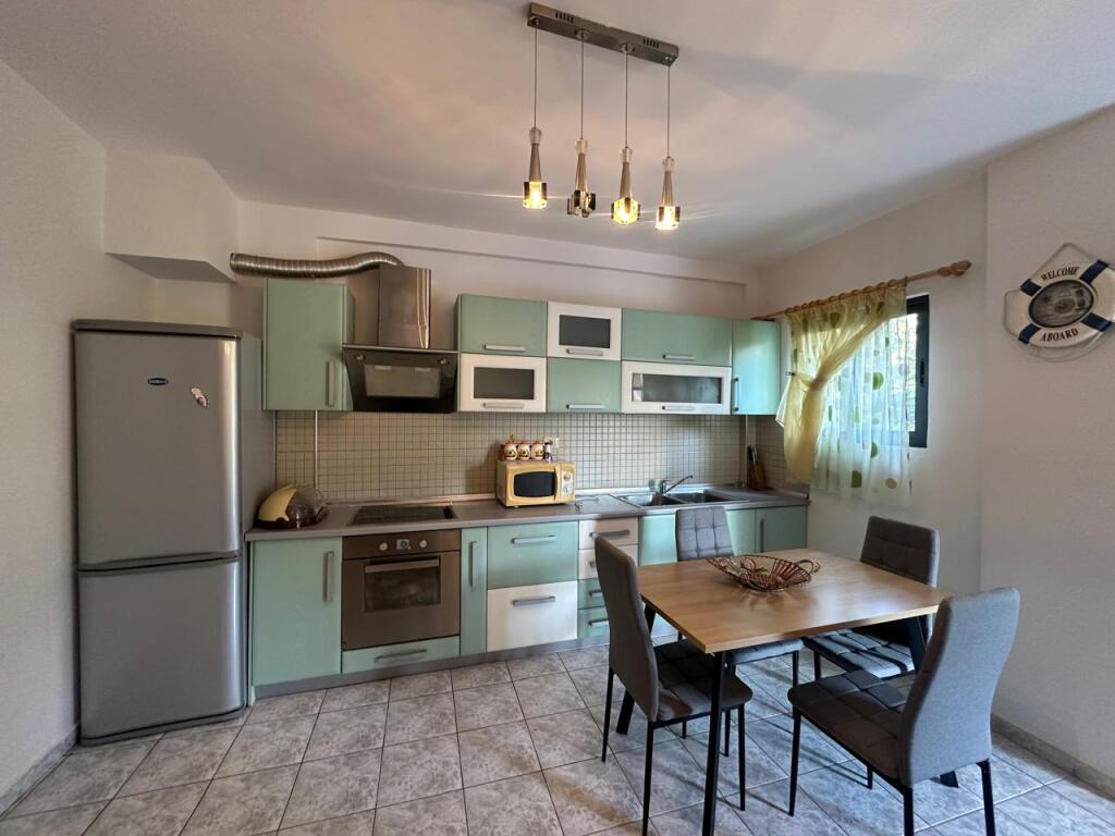 Shitet Apartament 1+1 📍Vendodhja: Pishat e Buta, Golem