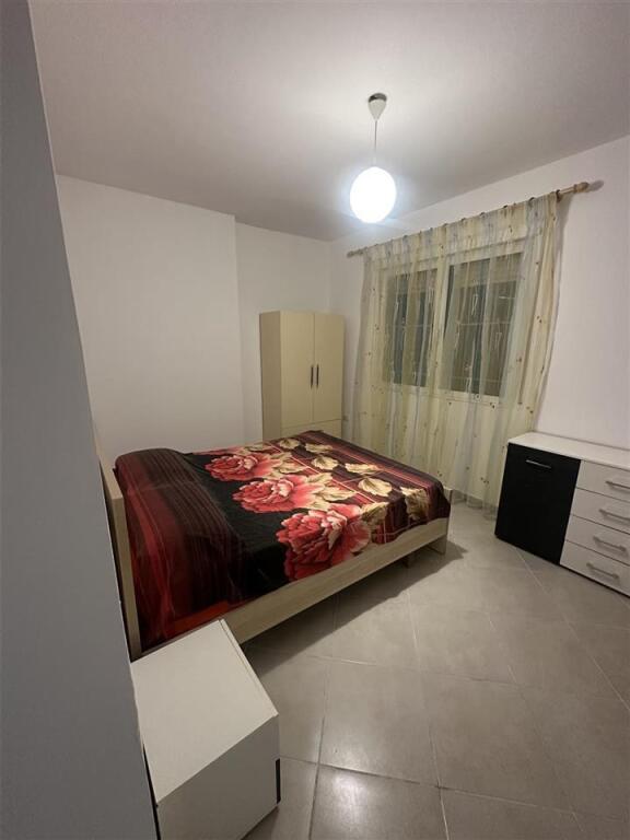 Ofrohet me qira apartament (2+1) Kodra e Diellit