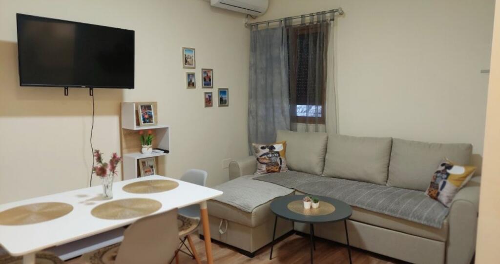 📍 Myslym Shyri (near Police Directorate)   🏠 Apartment 1+1 for rent   💶 Price: 600€/month   