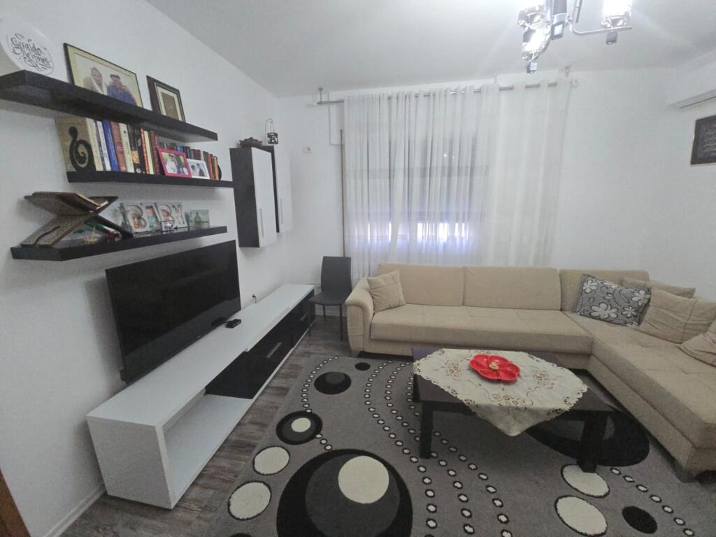 AFFITTASI APPARTAMENTO 1+1 VICINO ALL'ACQUEDOTTO, DURRËS