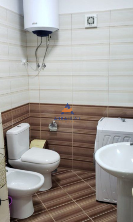 AFFITTASI APPARTAMENTO 1+1+BALCONE "UNAZA E RE" 450 EURO.