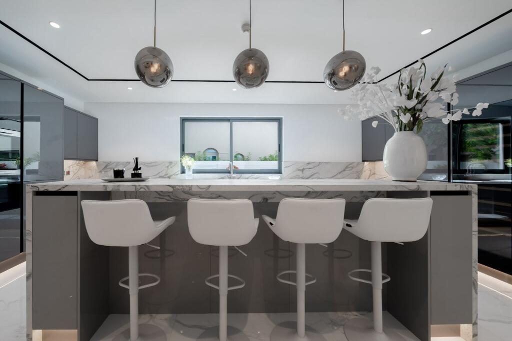 Apartament Luks Me Qera 2+1+2+Post Parkimi Ne Porcelan (ID B2201412) Tirane
