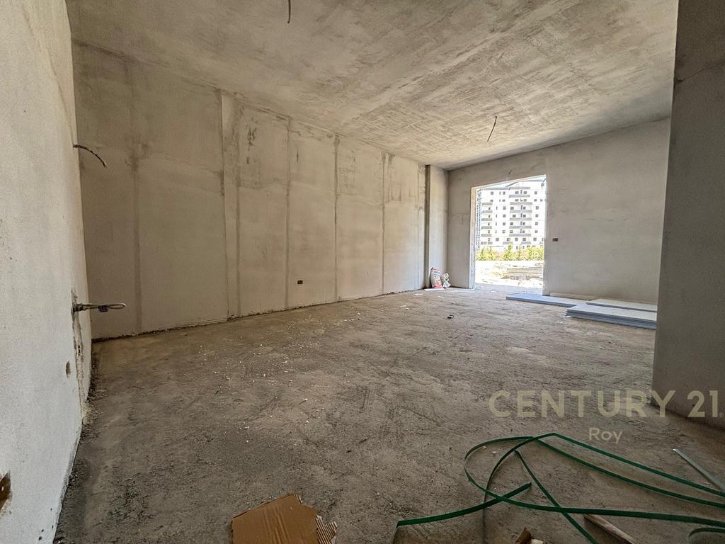 VENDESI APPARTAMENTO 1+1 CON CORTILE NELLA RESIDENZA EON, GOLEM!