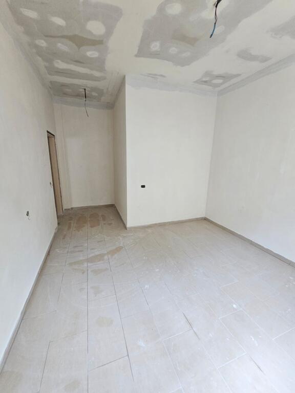 VENDESI APPARTAMENTO 1+1 PRESSO LA ROCCIA DI KAVAJË