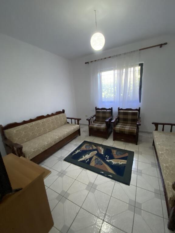 2+1, 1st floor private villa, near the apartment with arrows 400 euros