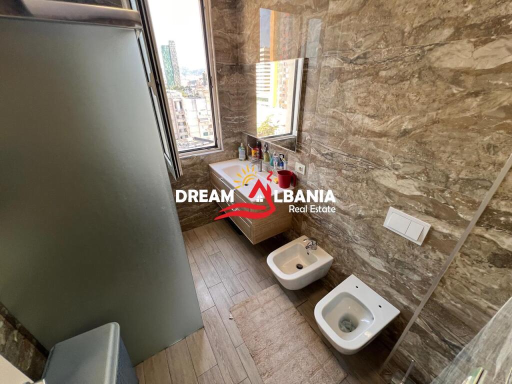 Apartament 2+1+2 tualete ne shitje ne Qender te Tiranes prane "Internacional" Hotel(ID 41212009)