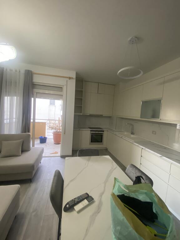 2+1,furnished with parking price 700 euros negotiable, dry lake