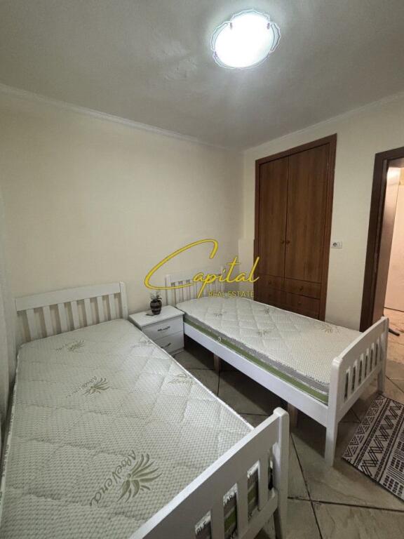 APARTAMENT ME QERA 1+1 MYSLYM SHYRI 450 EURO