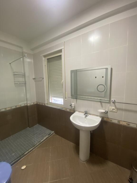 2+1,furnished with parking price 700 euros negotiable, dry lake