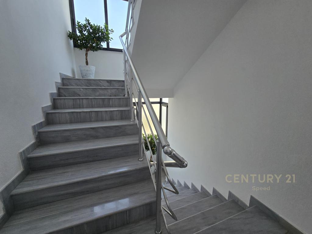 4-Storey Villa for rent in the Misto Mames area!!