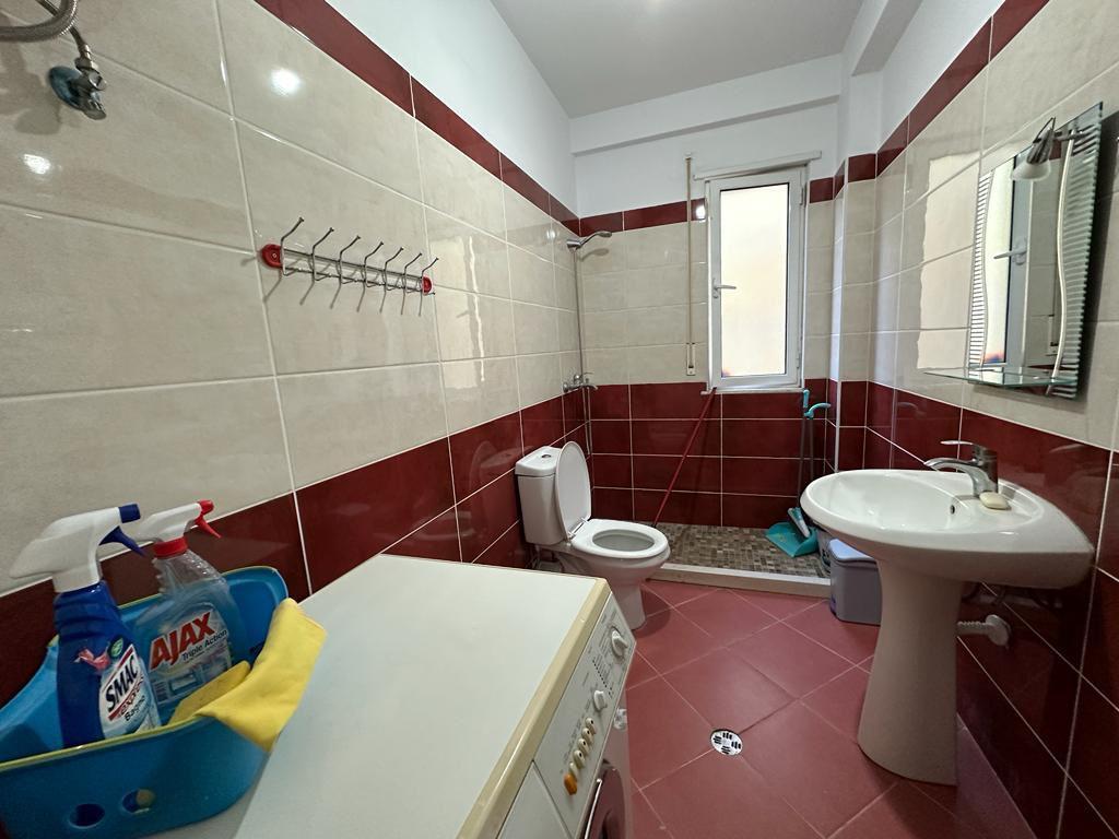 Ofrohet me qira apartament (2+1) Kodra e Diellit