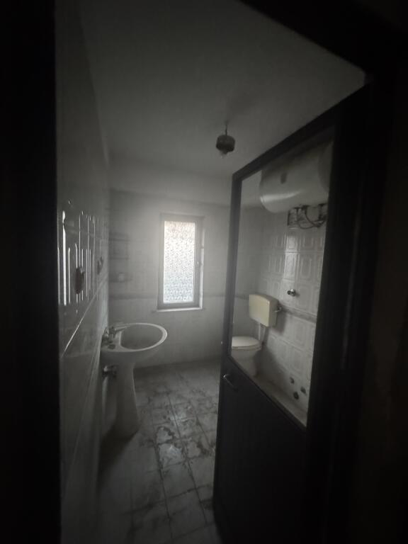 Shitet super apartament ne qender