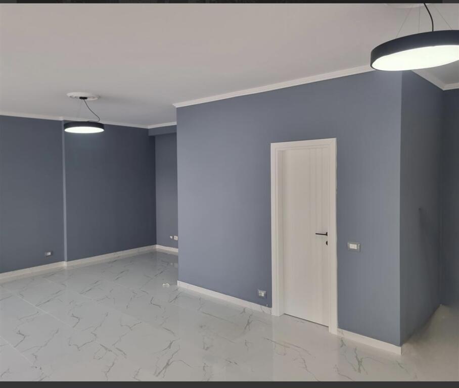 Business premises with veranda, dry lake, 500 euros
