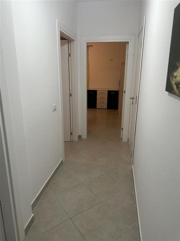 Ofrohet me qira apartament (2+1) Kodra e Diellit