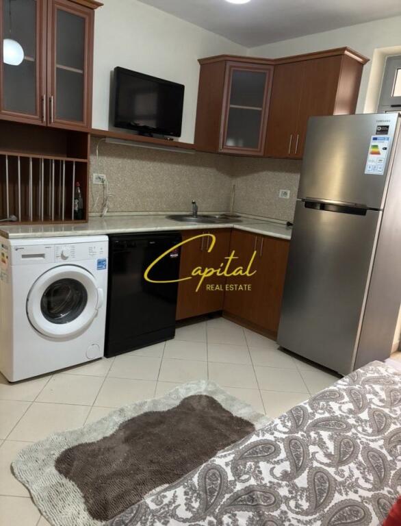 APARTAMENT ME QERA 1+1 MYSLYM SHYRI 450 EURO