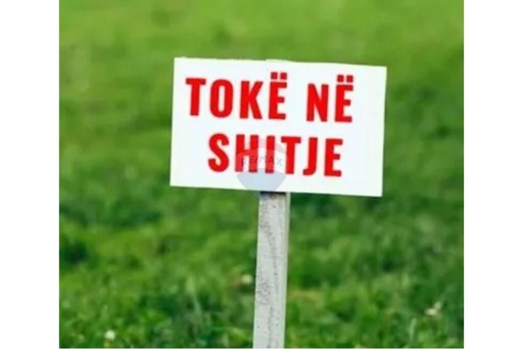 Tiranë SHITET TOKE PER NDERTIM KAPANONI ne Kashar