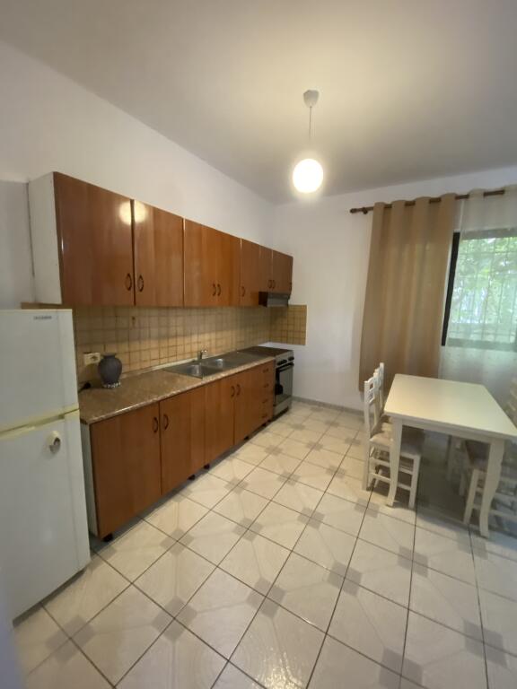 2+1, 1st floor private villa, near the apartment with arrows 400 euros
