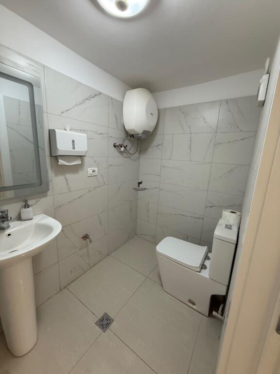 SHOP FOR SALE 110 M2 PARIS COMMUNE 550,000 EURO