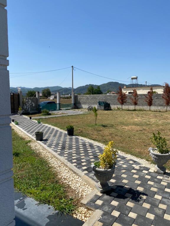 Shitet vilë 2 katshe