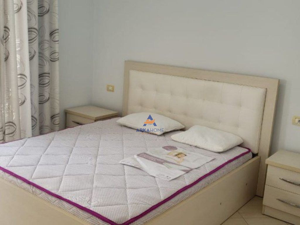 AFFITTASI APPARTAMENTO 1+1+BALCONE "UNAZA E RE" 450 EURO.
