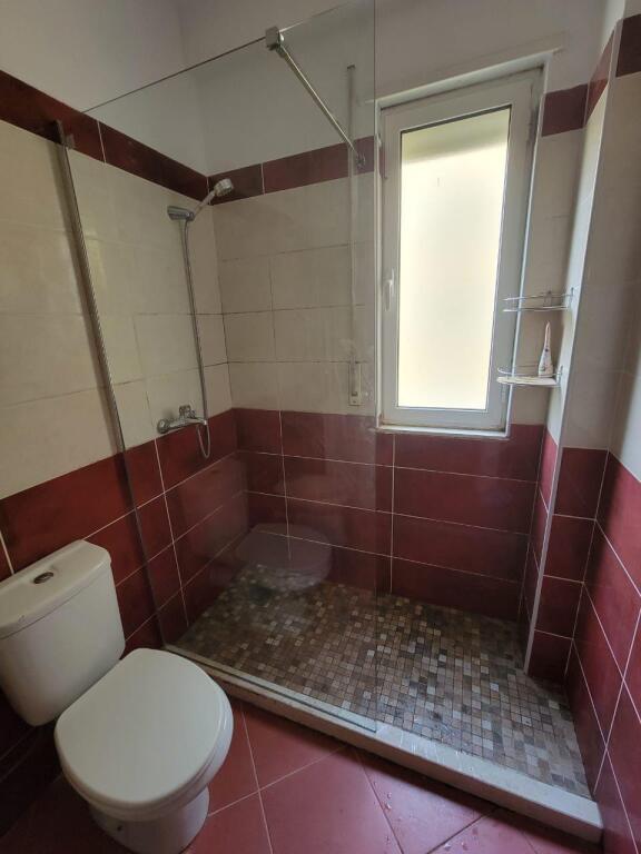 Ofrohet me qira apartament (2+1) Kodra e Diellit