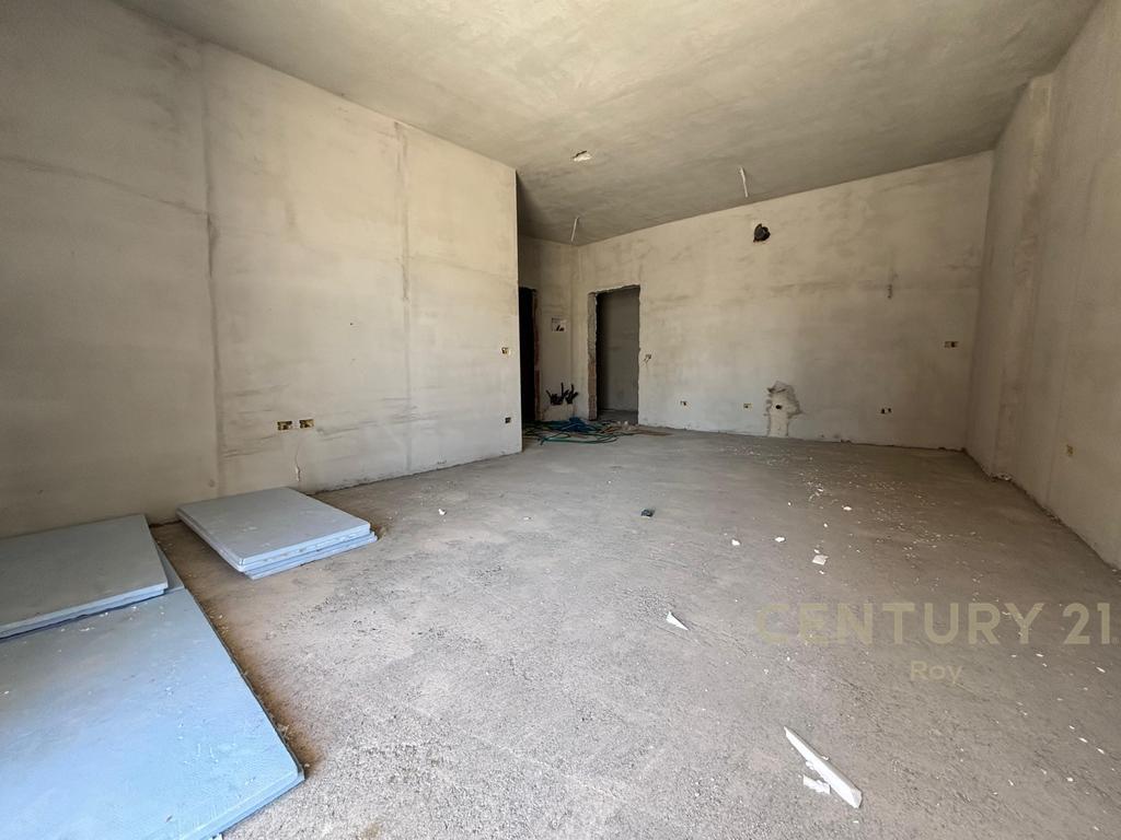 VENDESI APPARTAMENTO 1+1 CON CORTILE NELLA RESIDENZA EON, GOLEM!